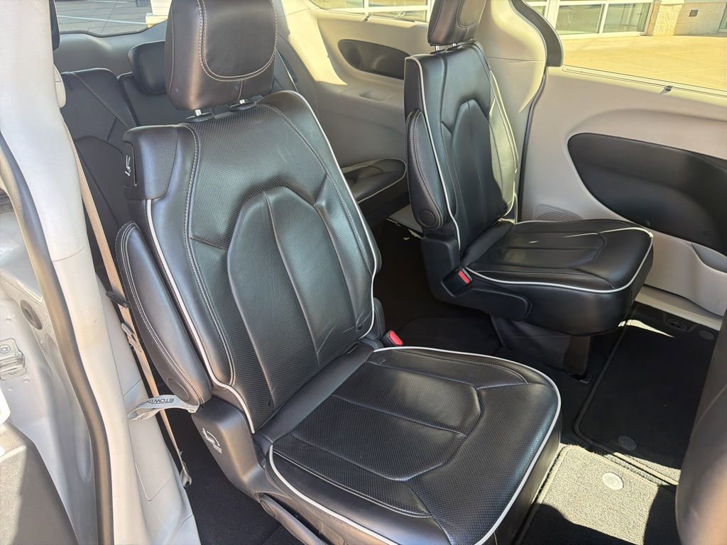Used 2024 Chrysler Pacifica Limited image 25