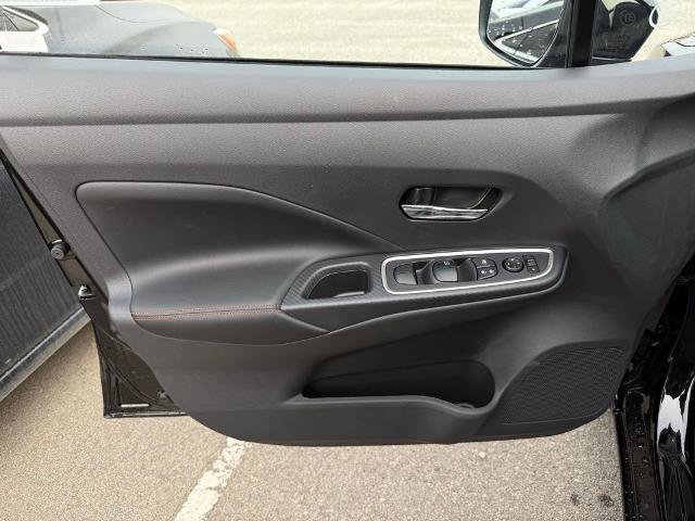 New 2025 Nissan Versa SR w/ Trunk Package FWD image 18