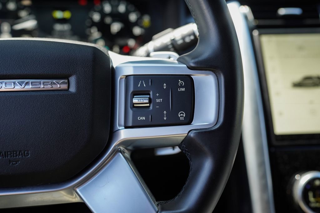 Used 2023 Land Rover Discovery S R-Dynamic image 32