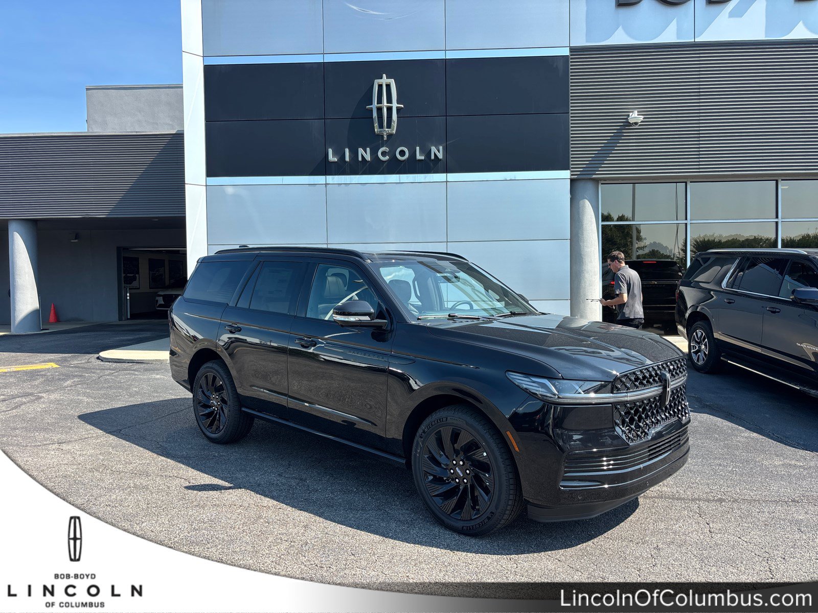 New 2026 Lincoln Navigator Reserve w/ Jet Appearance Package AWD/4WD image 1