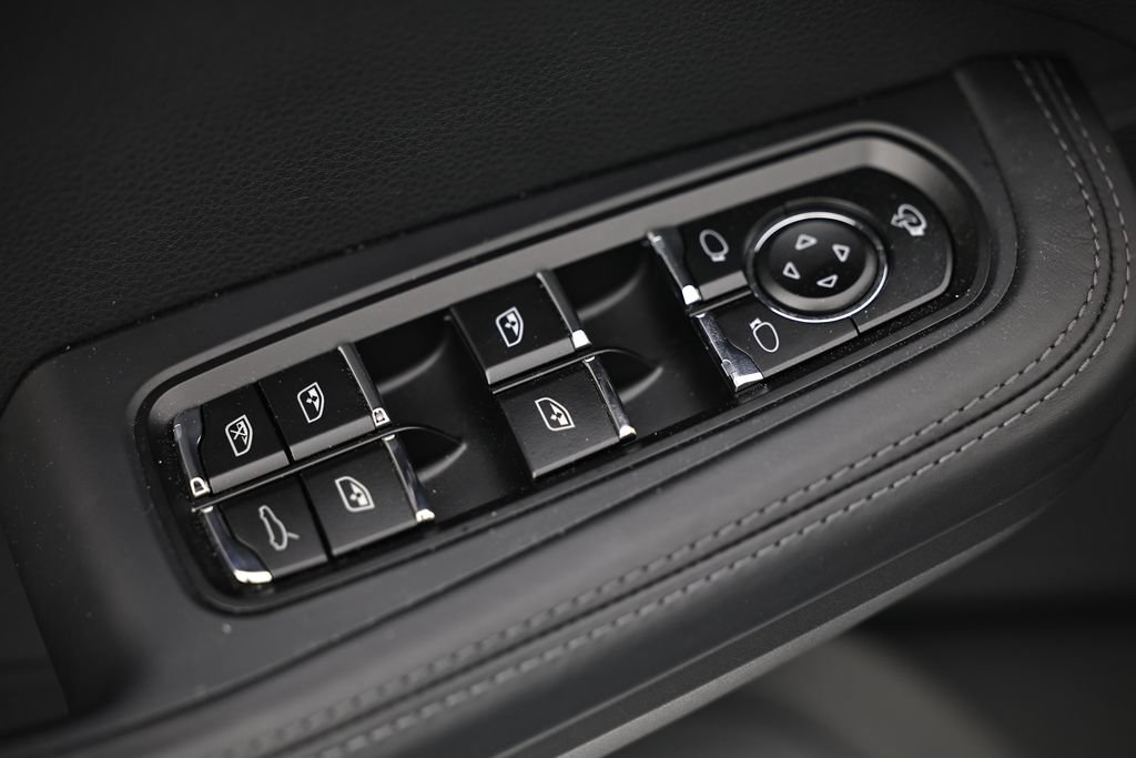 Certified 2026 Porsche Macan AWD/4WD image 22