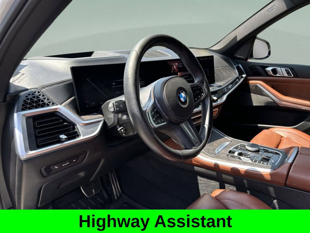 Used 2025 BMW X5 xDrive40i w/ M Sport Package AWD/4WD image 19