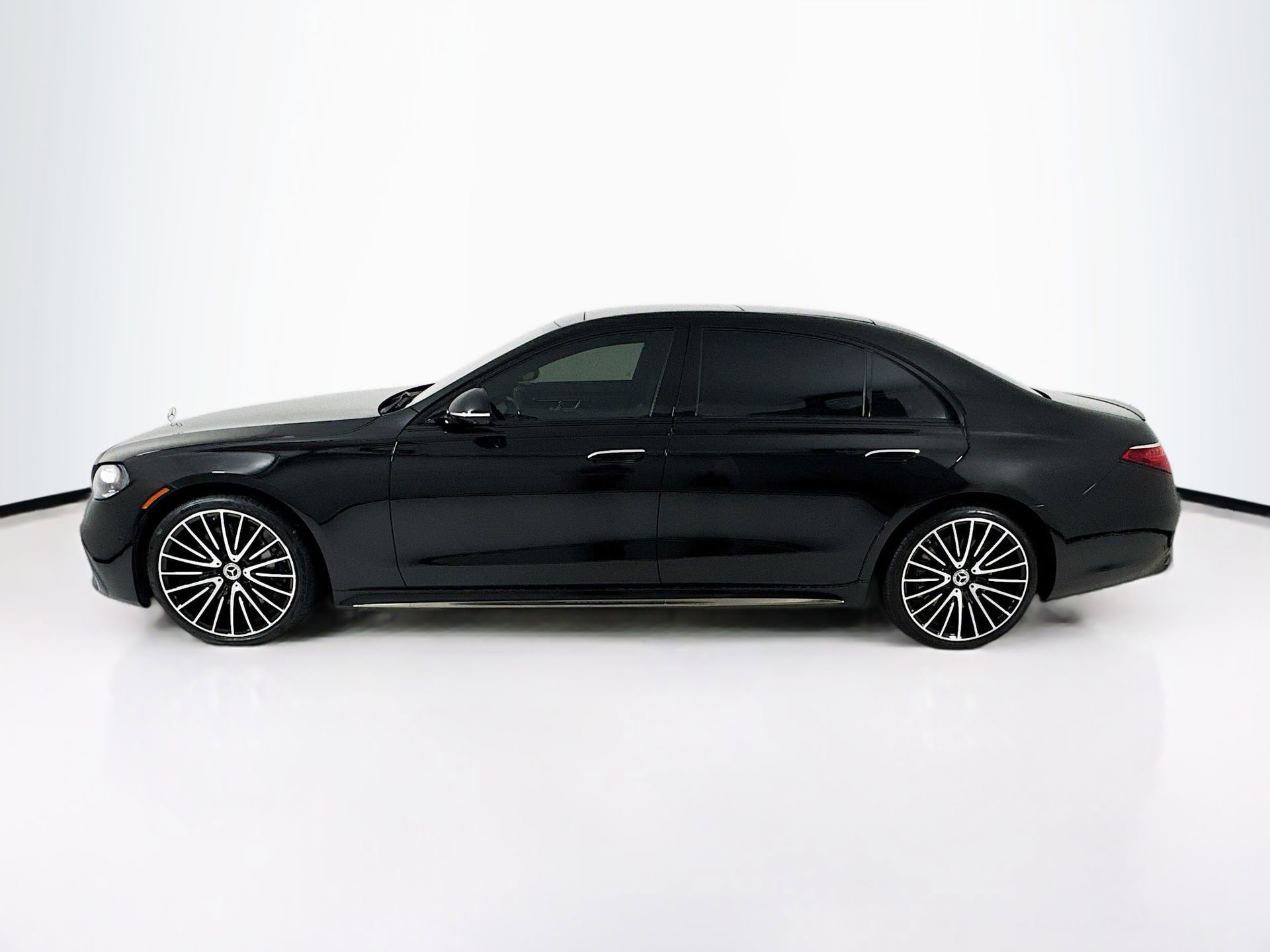 Used 2024 Mercedes-Benz S 580 4MATIC Sedan image 5