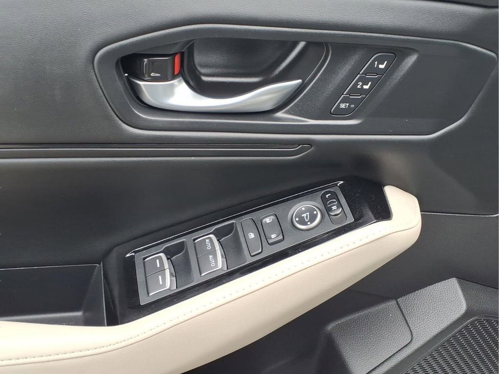 Used 2024 Honda Accord Touring image 8