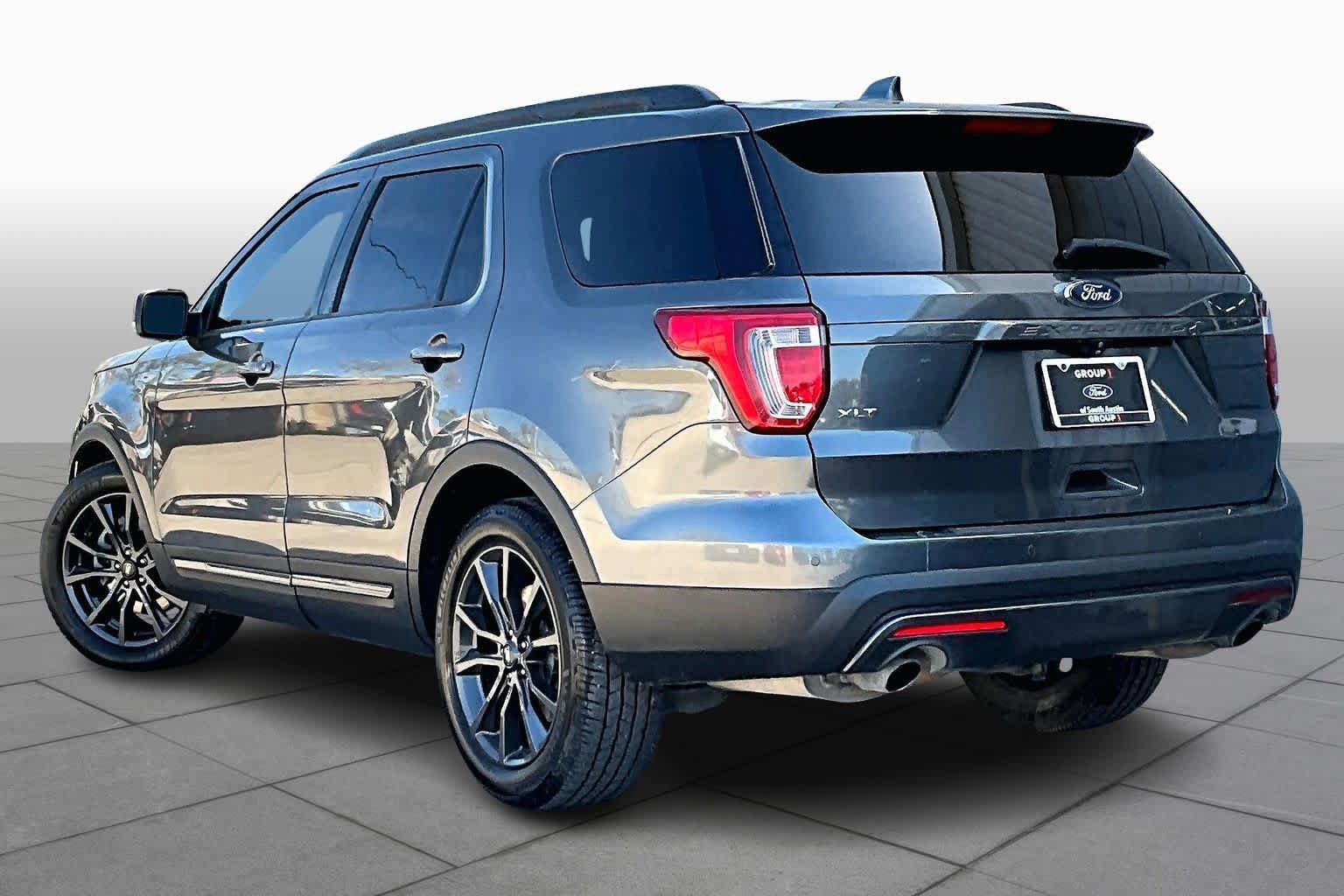 Certified 2017 Ford Explorer XLT w/ Equipment Group 202A FWD image 12