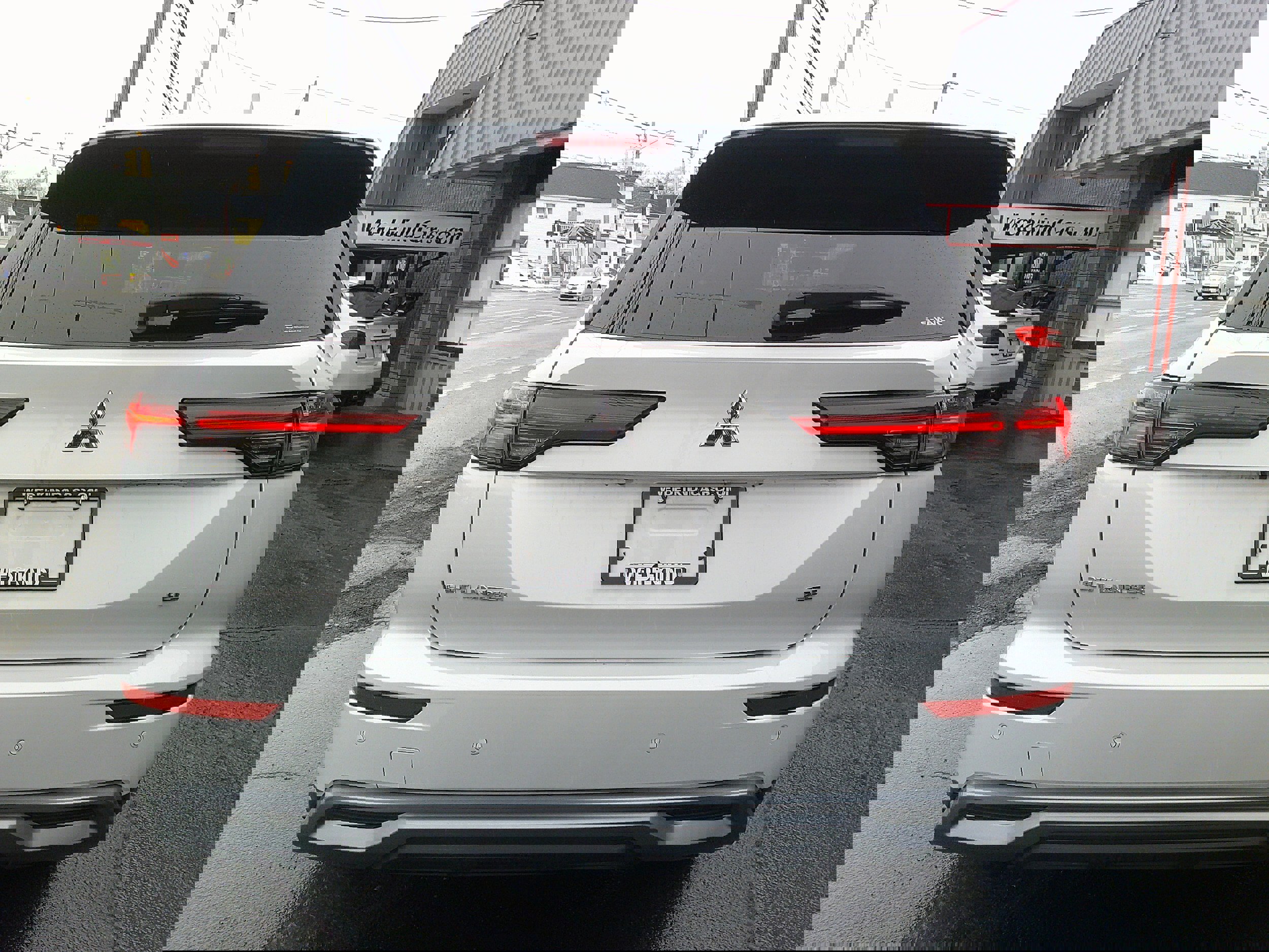 Used 2025 Mitsubishi Outlander SE image 4