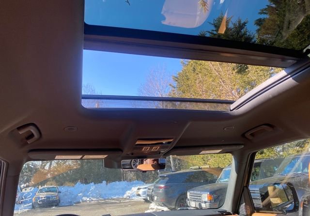 Used 2024 Land Rover Defender 110 S image 12