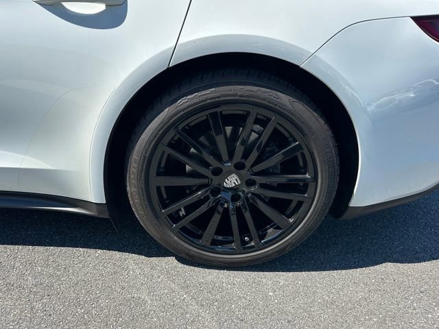 Used 2018 Porsche Panamera RWD image 34
