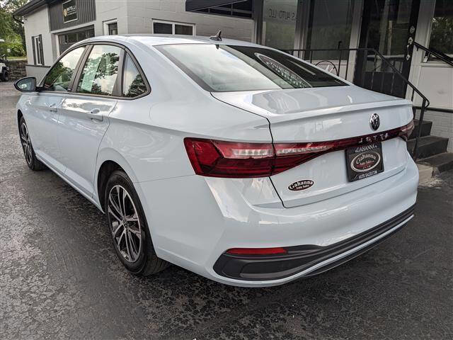 Used 2025 Volkswagen Jetta Sport image 3