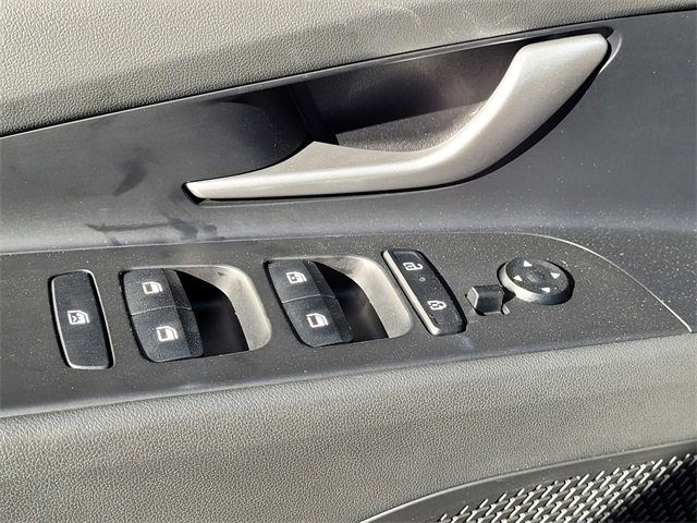 Used 2025 Hyundai Elantra Blue image 16