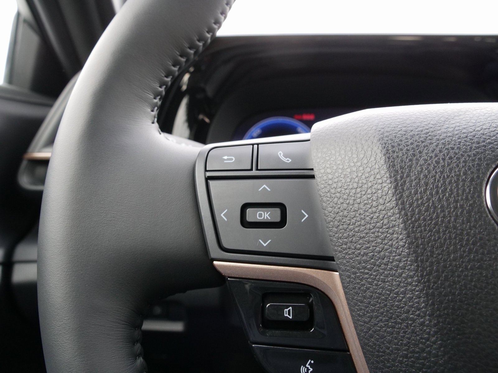 Used 2023 Toyota Crown Limited image 20