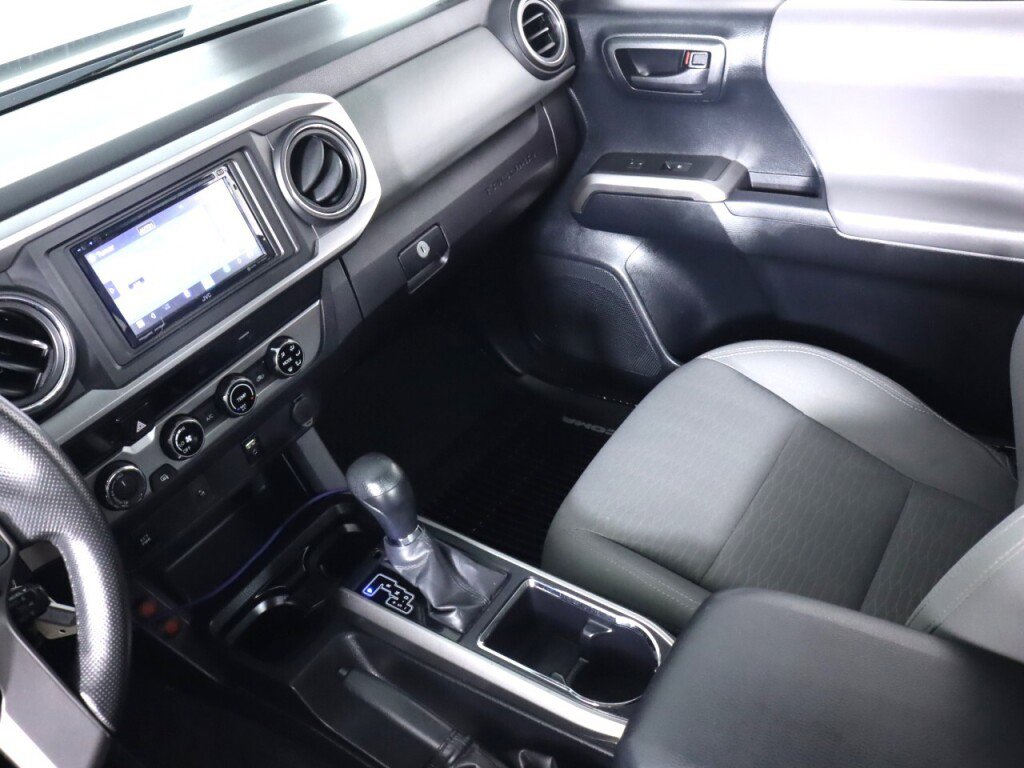 Used 2016 Toyota Tacoma SR5 w/ SR5 Appearance Package (SN) image 30