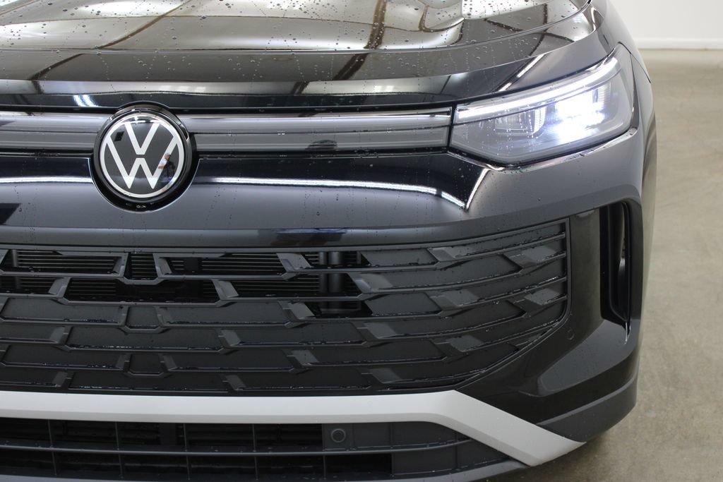 New 2026 Volkswagen Tiguan SE FWD image 8