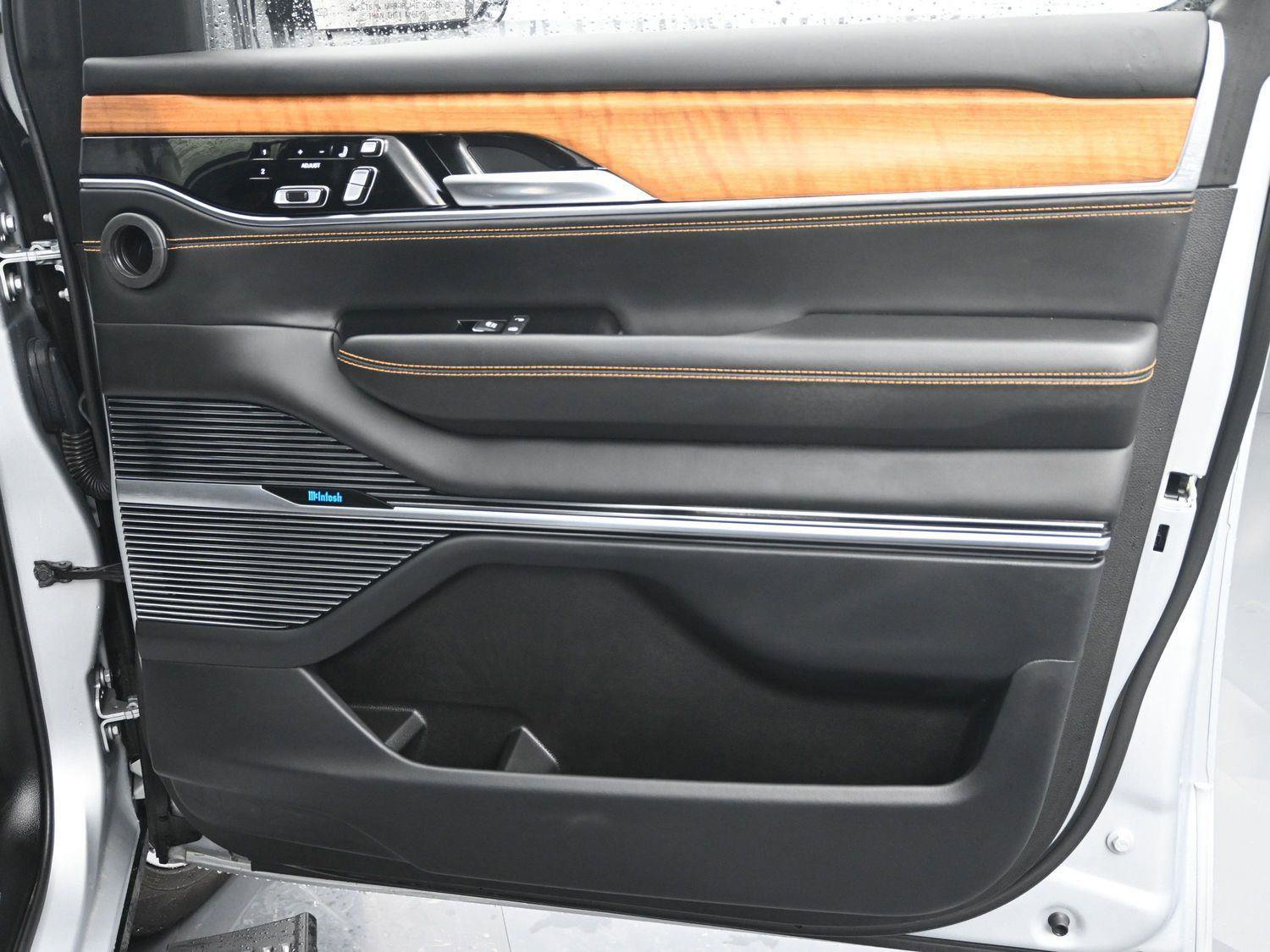 Used 2024 Jeep Grand Wagoneer Series III image 7