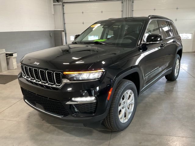 Used 2023 Jeep Grand Cherokee Limited image 3