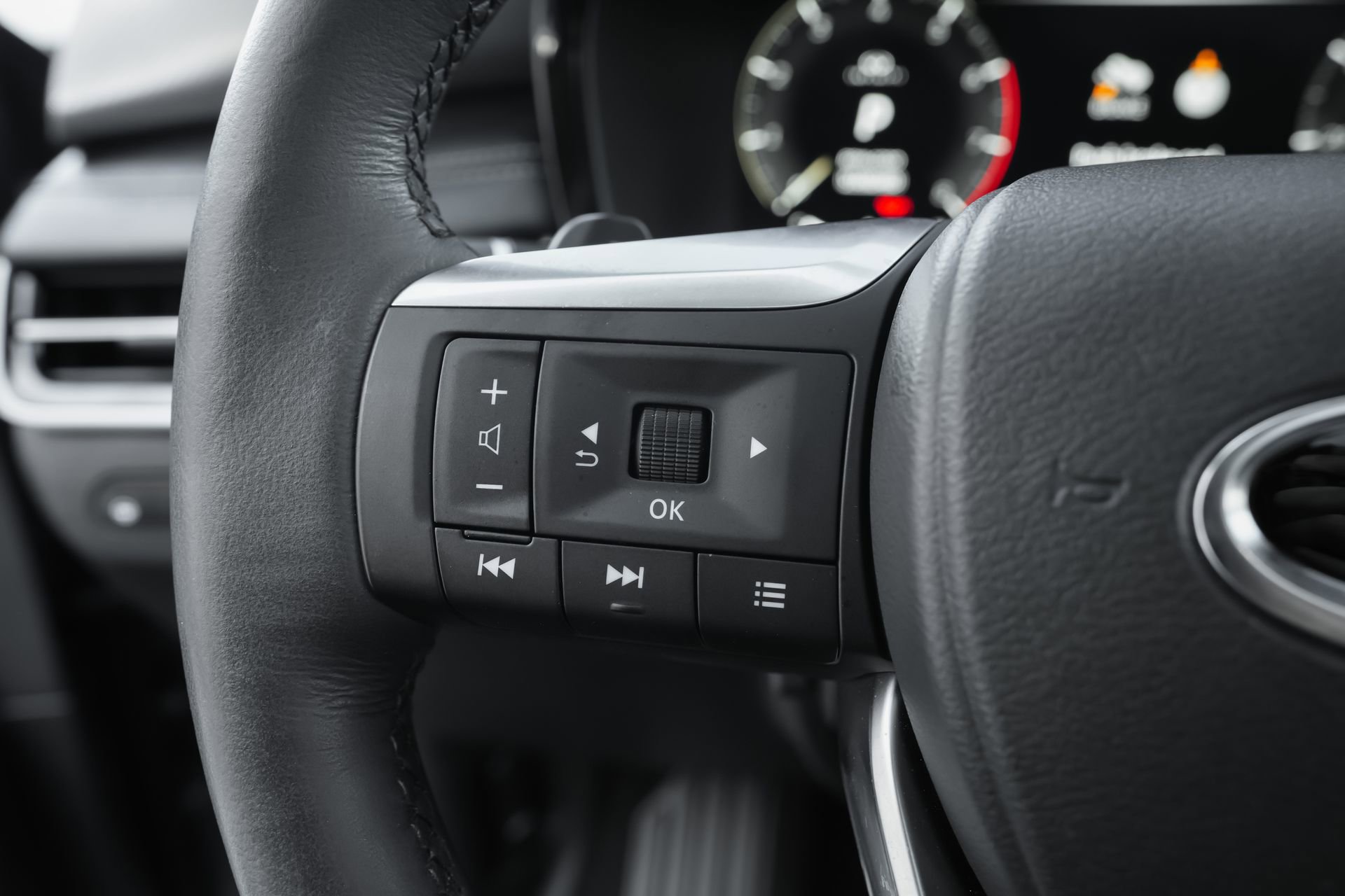 Used 2026 INFINITI QX60 Luxe w/ Cargo Package image 15