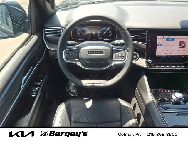 Used 2024 Jeep Wagoneer L Series II w/ Flexible Seating Group AWD/4WD image 15