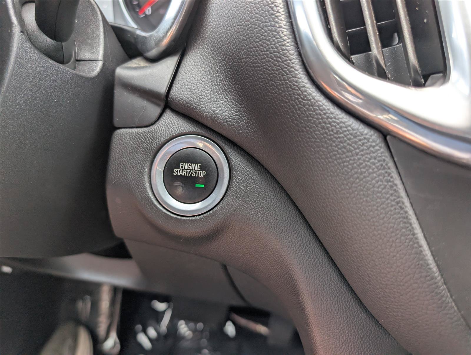 Used 2020 Chevrolet Equinox LT AWD/4WD image 28