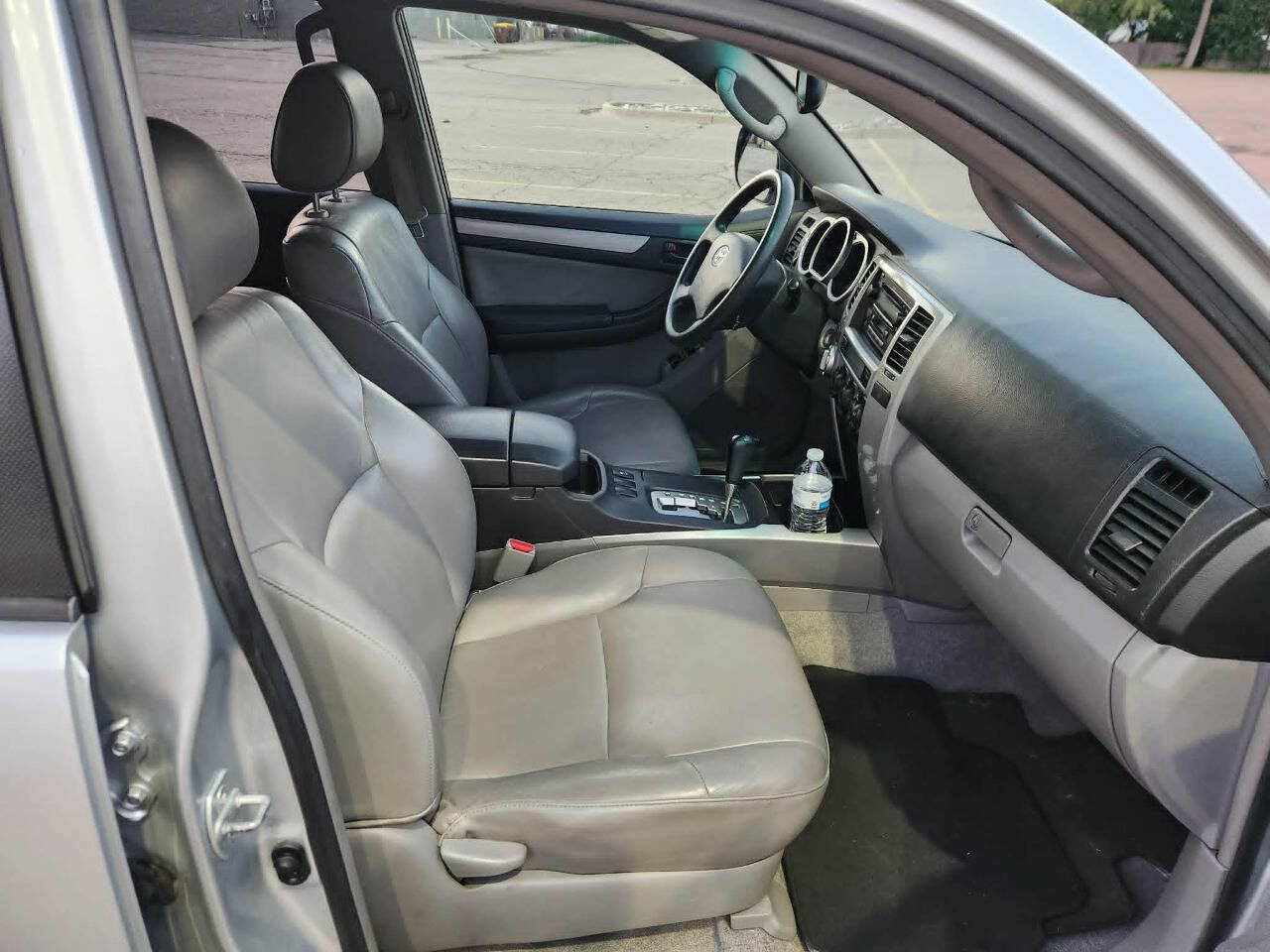 Used 2005 Toyota 4Runner SR5 AWD/4WD image 18