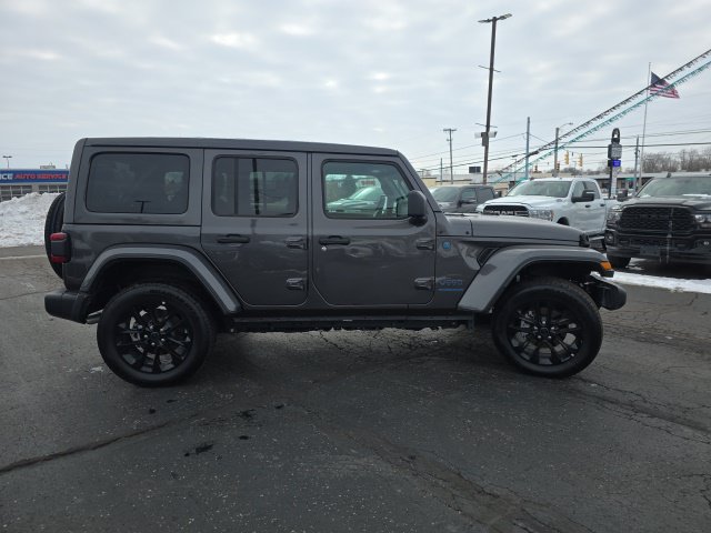 Used 2025 Jeep Wrangler Unlimited Sahara w/ Safety Group AWD/4WD image 7
