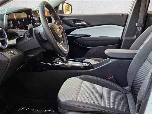 Used 2024 Chevrolet Trax LT w/ Driver Confidence Package FWD image 15