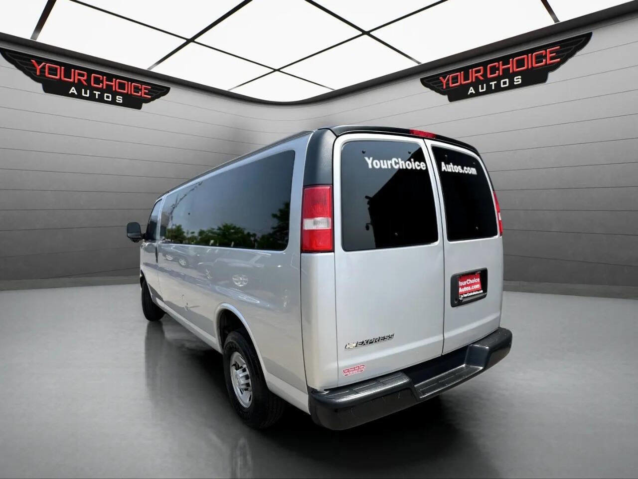 Used 2020 Chevrolet Express 3500 LS image 6