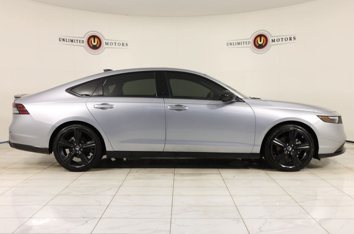 Used 2023 Honda Accord Sport image 2