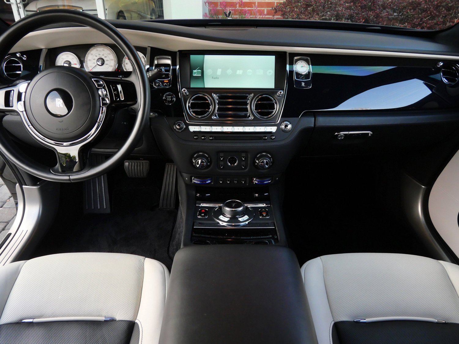 Used 2017 Rolls-Royce Wraith image 4