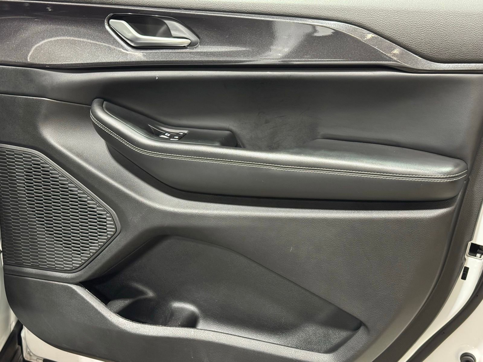 Used 2023 Jeep Grand Cherokee Altitude image 45