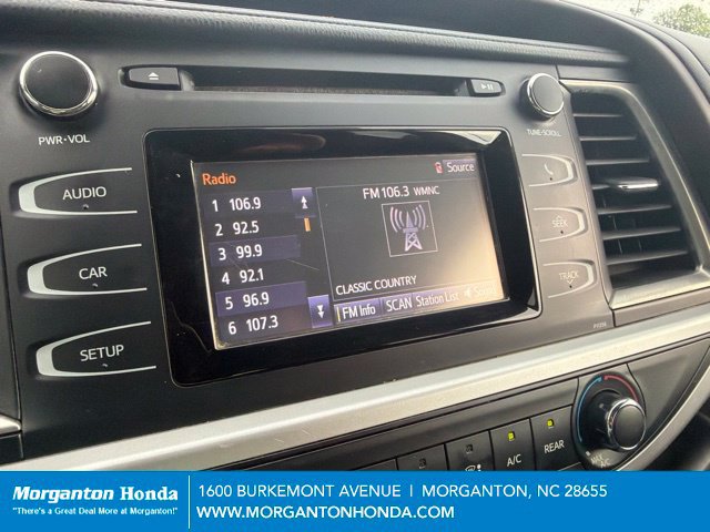 Used 2017 Toyota Highlander LE AWD/4WD image 16