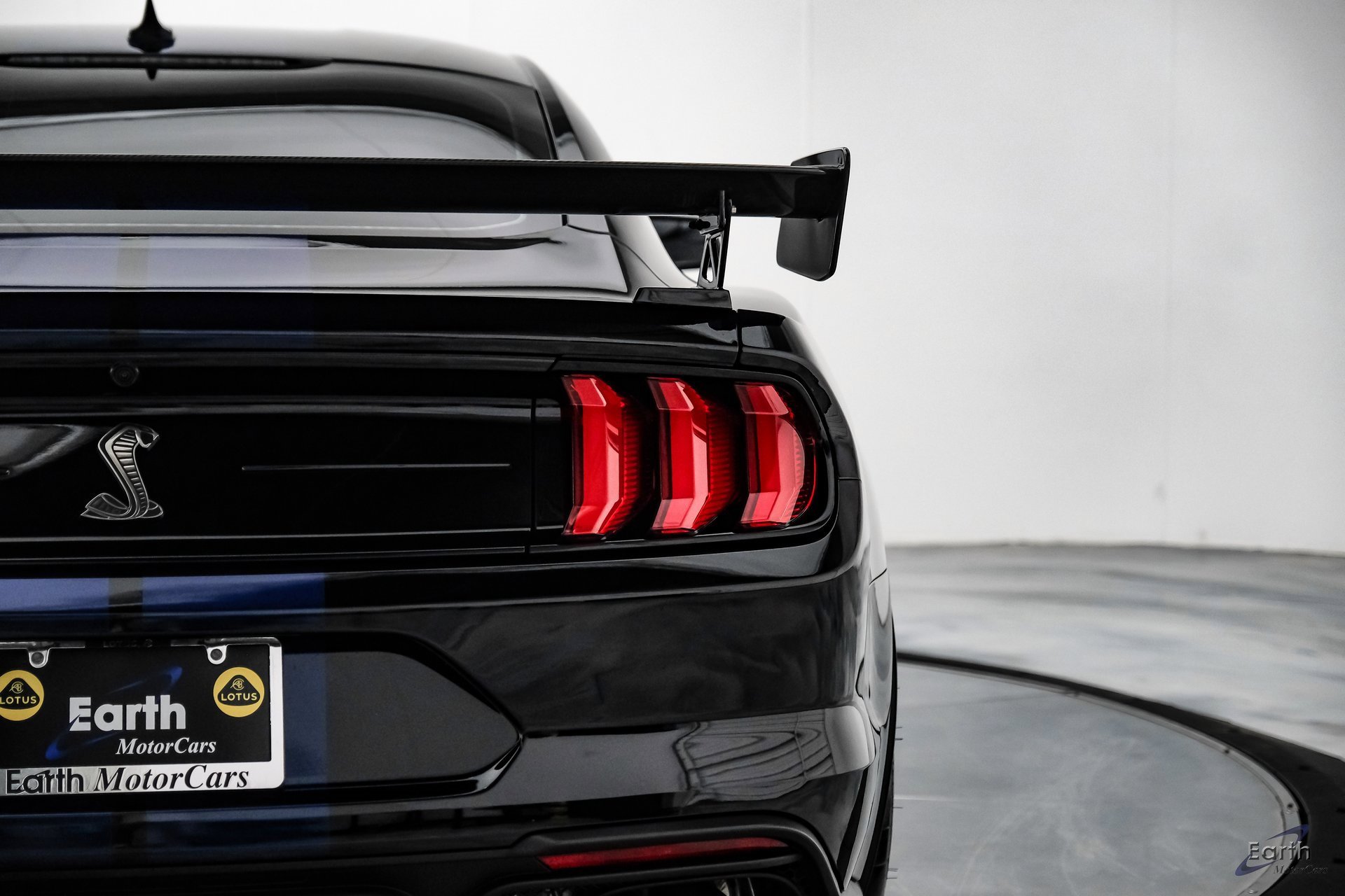 Used 2020 Ford Mustang Shelby GT500 w/ Carbon Fiber Track Pack image 12