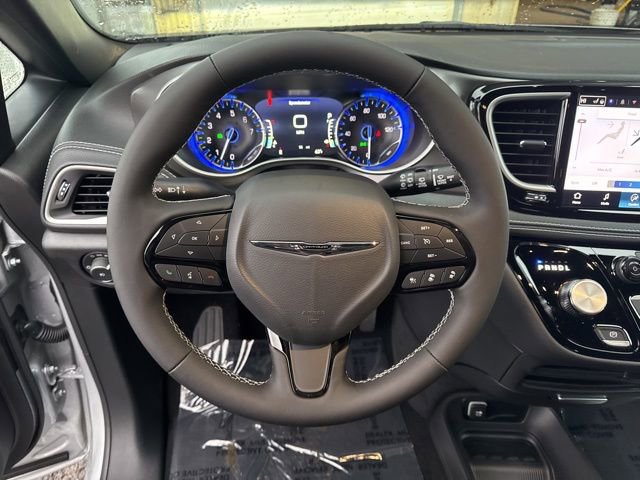 New 2026 Chrysler Pacifica Select w/ S Appearance Package image 19