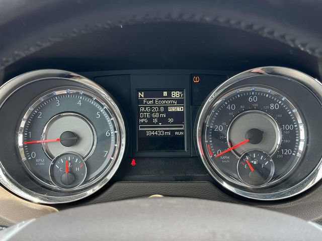 Used 2014 Chrysler Town & Country Touring FWD image 32