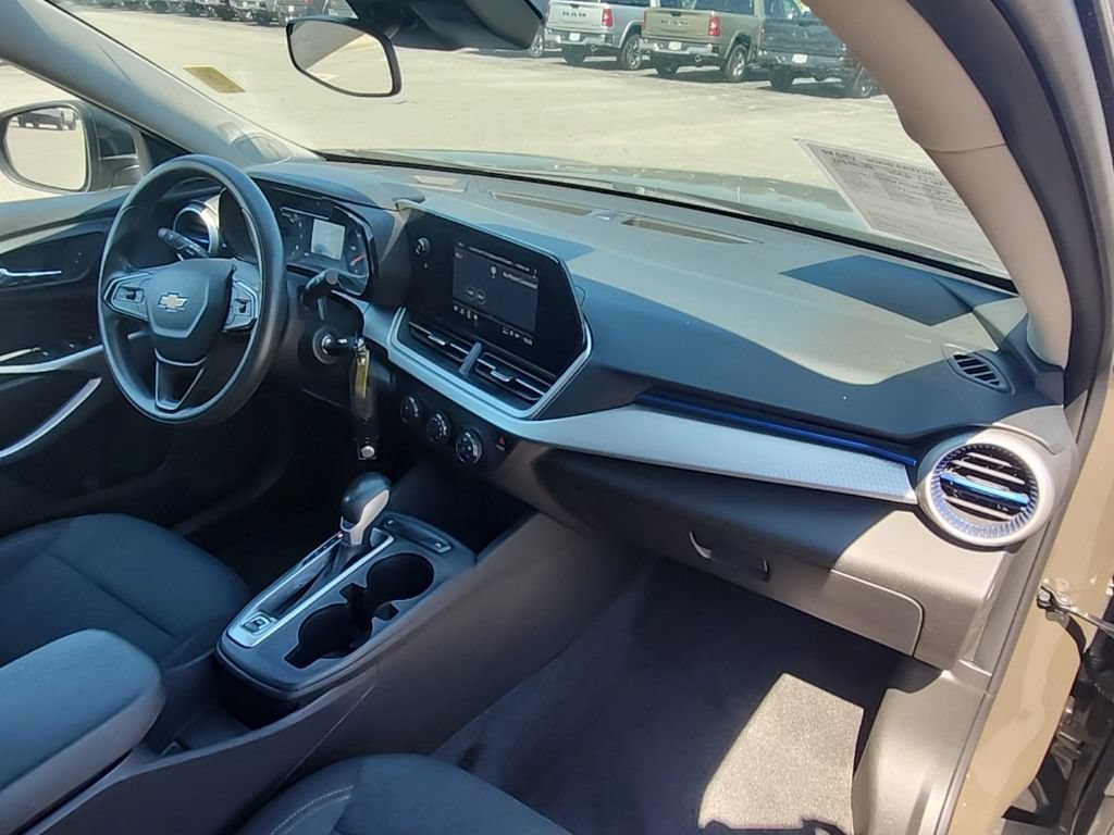 Used 2024 Chevrolet Trax LS FWD image 30