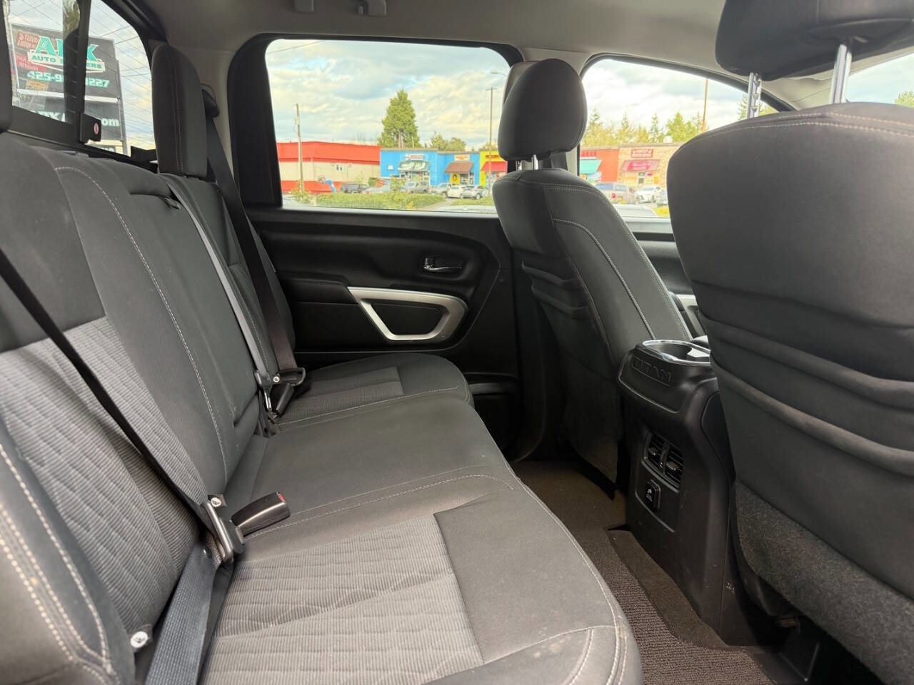 Used 2017 Nissan Titan SV AWD/4WD image 21
