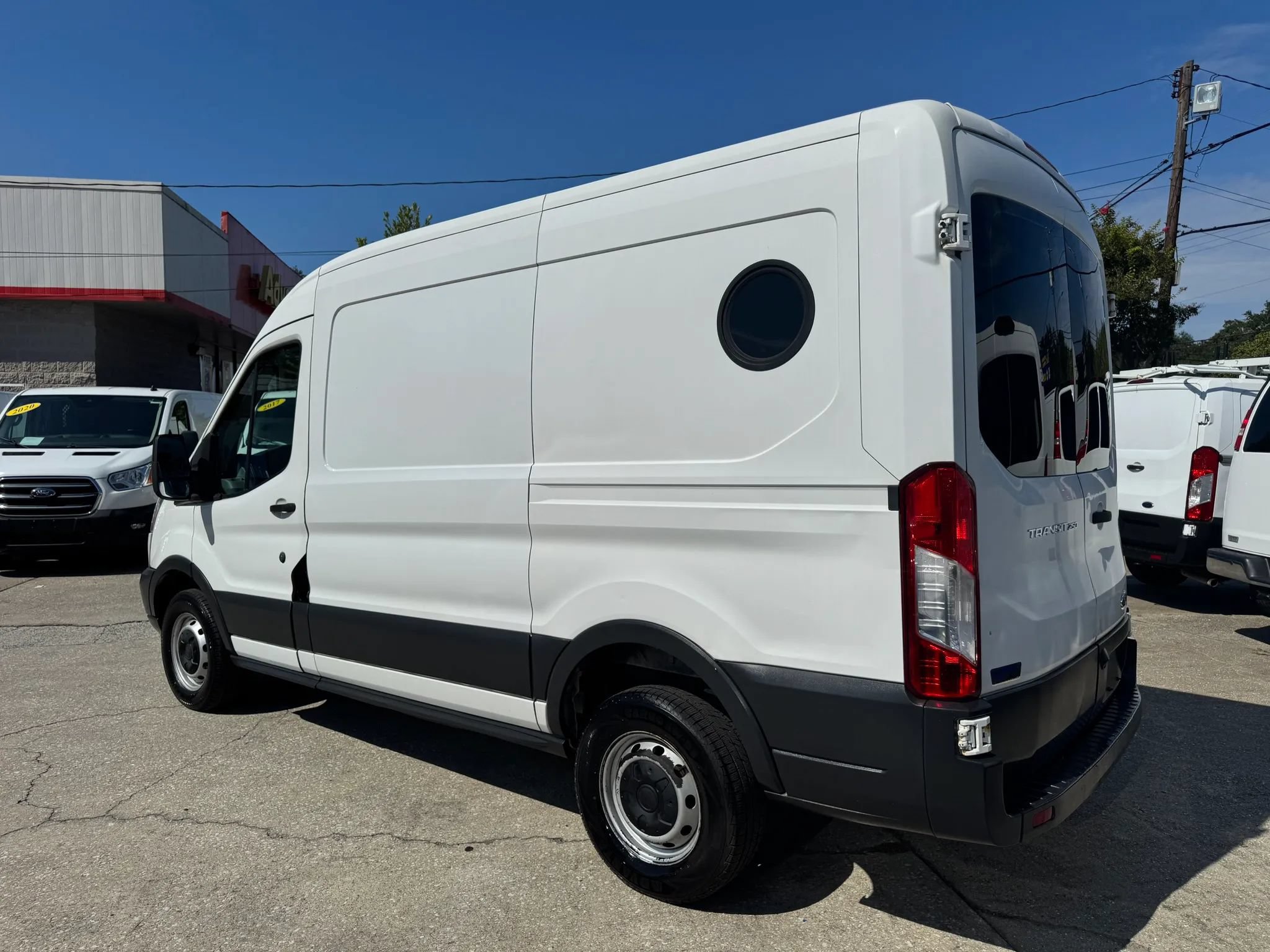 Used 2016 Ford Transit 250 130 Medium Roof RWD image 8