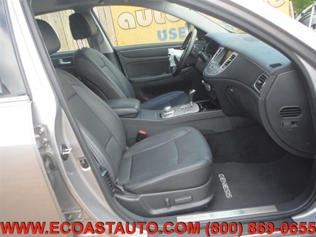 Used 2012 Hyundai Genesis 3.8 w/ Premium Pkg RWD image 9