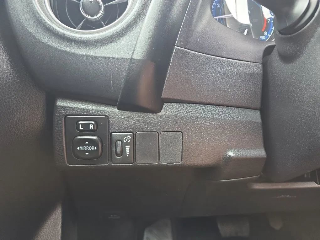 Used 2019 Toyota Corolla SE FWD image 24