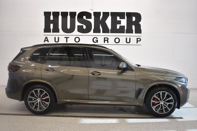 New 2026 BMW X5 xDrive40i w/ M Sport Package AWD/4WD image 2