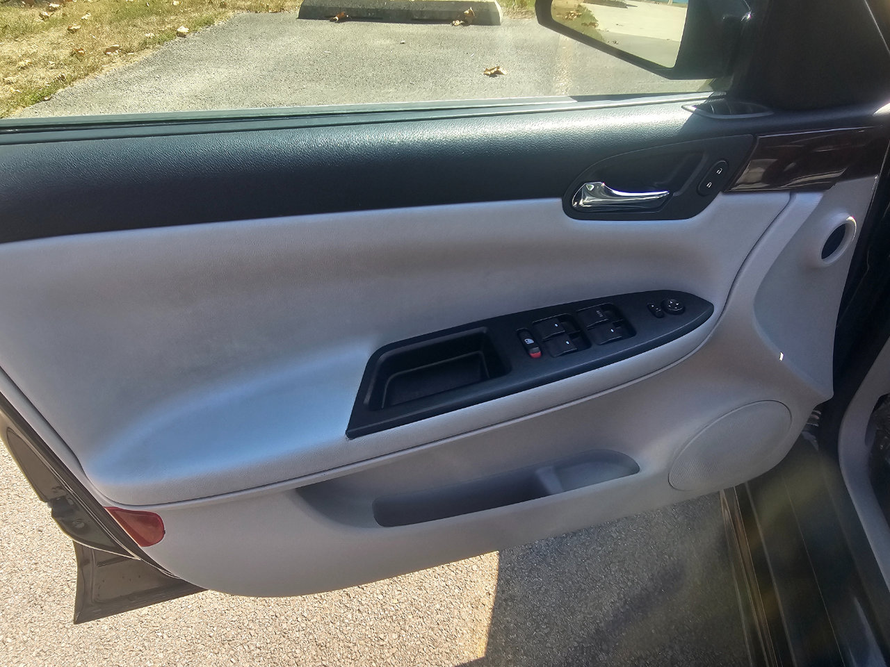 Used 2011 Chevrolet Impala LT image 22