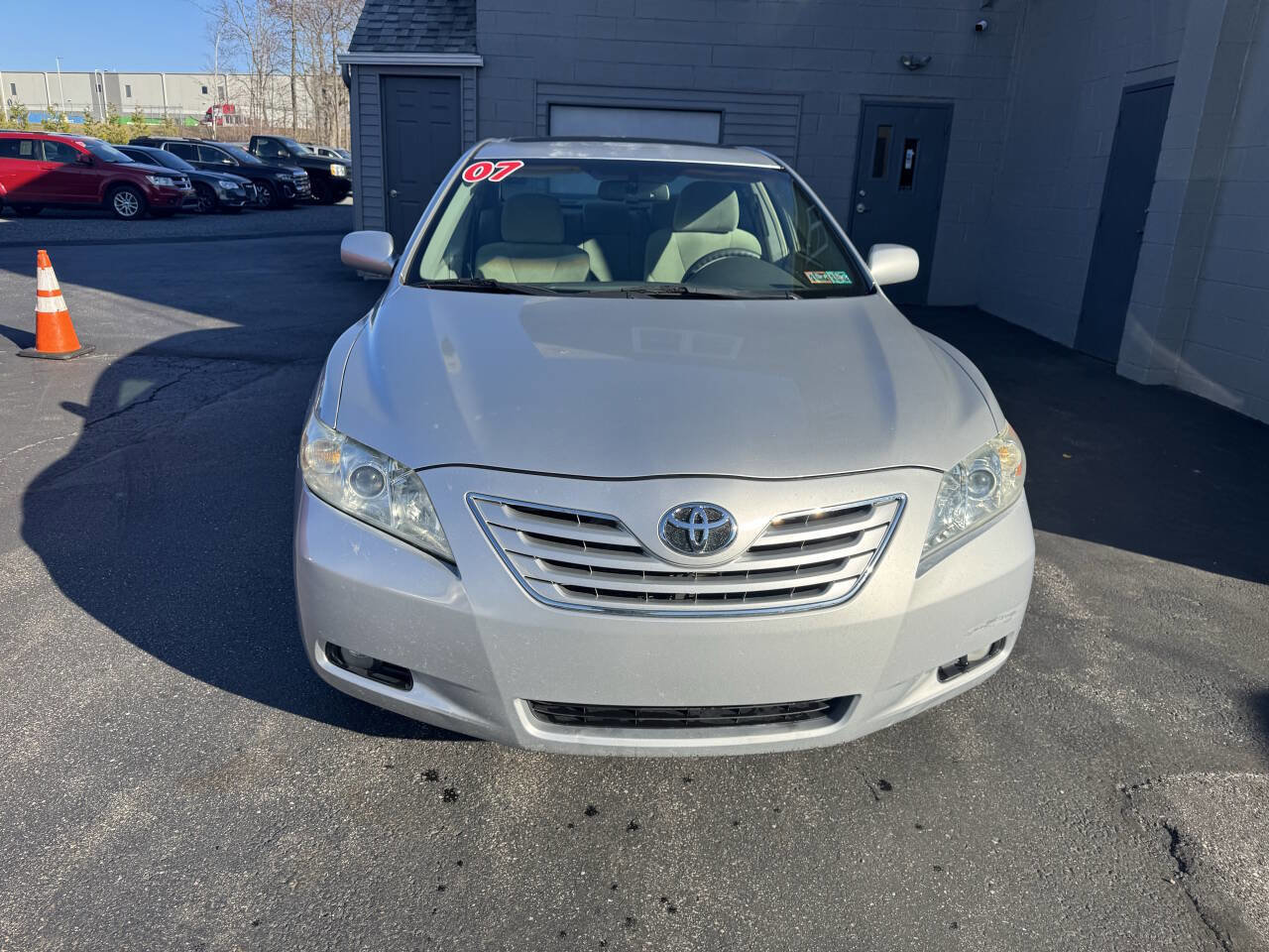 Used 2007 Toyota Camry XLE FWD image 2
