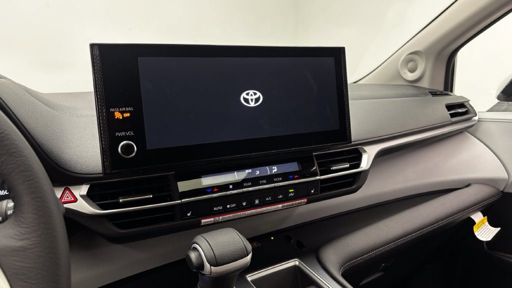 Certified 2026 Toyota Sienna XLE FWD image 22