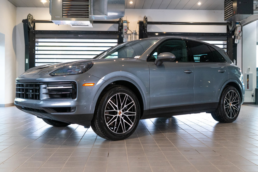 New 2026 Porsche Cayenne AWD/4WD image 1