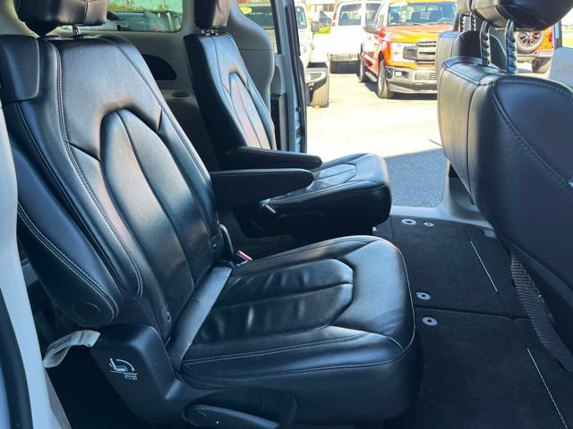 Used 2022 Chrysler Pacifica Touring-L FWD image 15