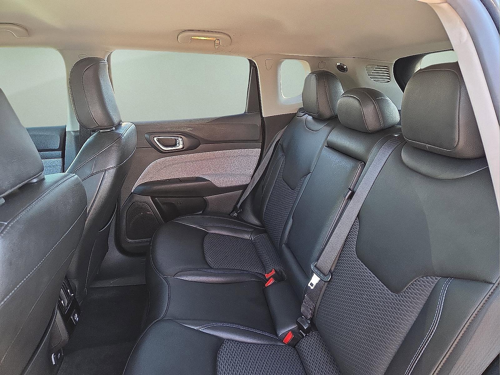 Used 2022 Jeep Compass Latitude image 10