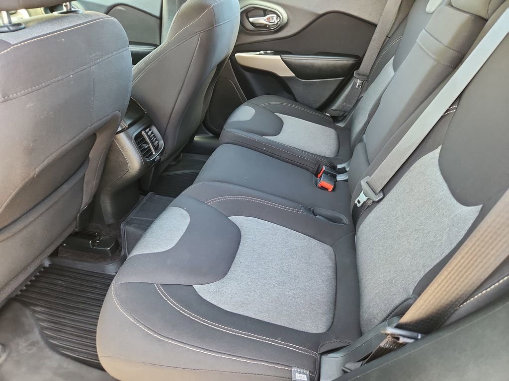 Used 2017 Jeep Cherokee Sport w/ Cold Weather Group image 15