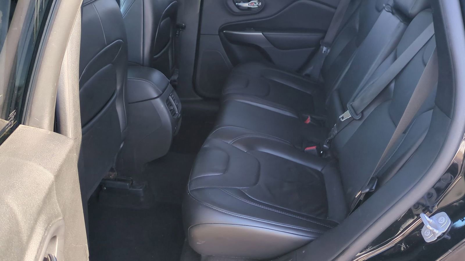 Used 2020 Jeep Cherokee Limited image 19