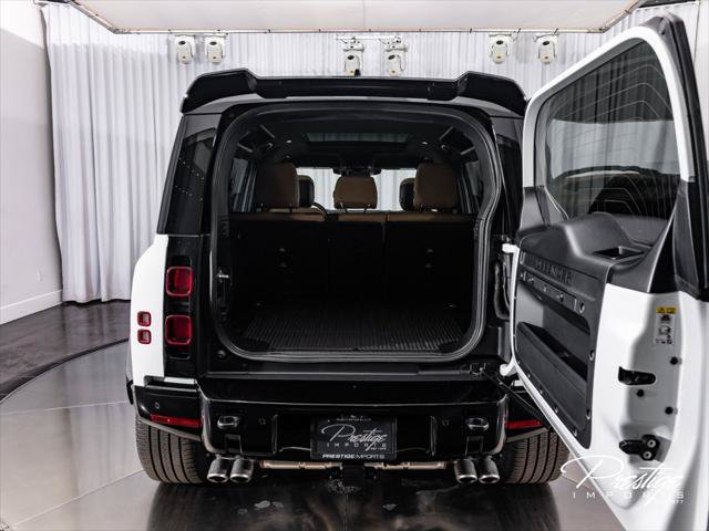 Used 2025 Land Rover Defender 110 X-Dynamic SE AWD/4WD image 13