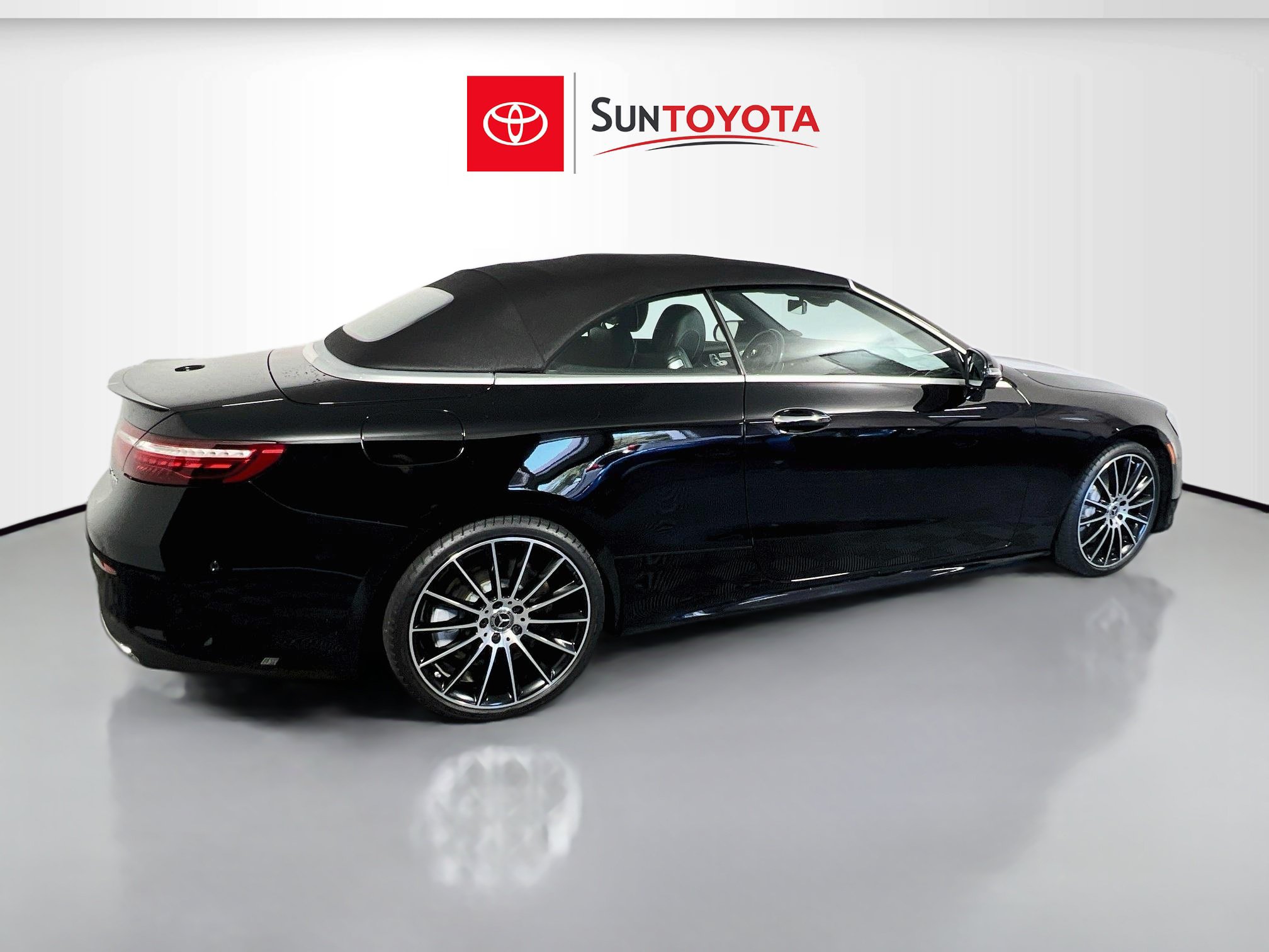Used 2023 Mercedes-Benz E 450 Cabriolet w/ AMG Line image 4