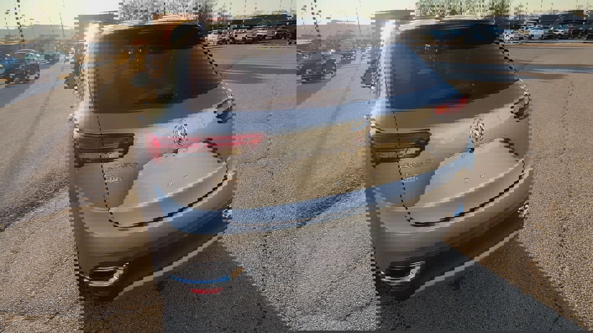 Used 2023 Buick Envision Essence image 7